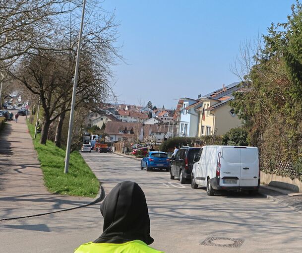 Die Klingenstraße in Freiberg. Auch hier herrscht oft Parkplatznot. Wer dort sein Auto länger als zwei Stunden auf der Straße abstellen möchte, muss künftig wie in vielen anderen Freiberger Straßen zahlen.
