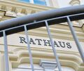 Im Rathaus rauchen die Köpfe: Wie und wo kann Geld gespart werden? Im Rathaus rauchen die Köpfe: Wie und wo kann Geld gespart werden?