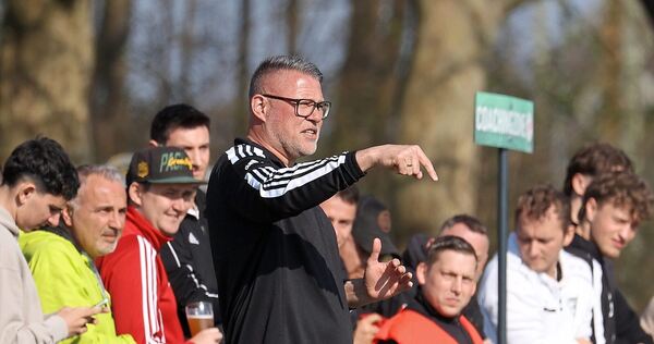 Gibt auch in der neuen Saison beim GSV Pleidelsheim die Kommandos: Trainer Marcus Wenninger, hier beim Heimspiel gegen Rutesheim.