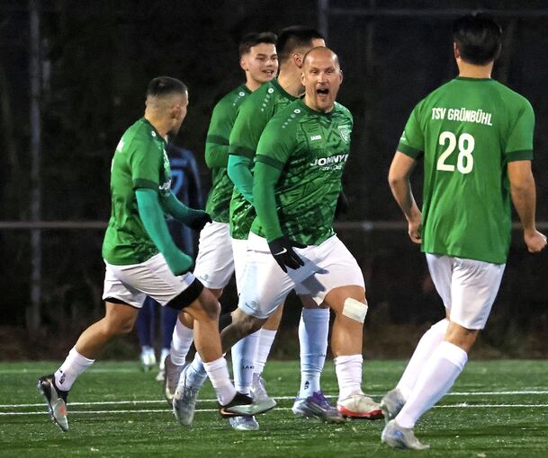 Grünbühler Pokal-Matchwinner: Daniel Schick beim Torjubel.