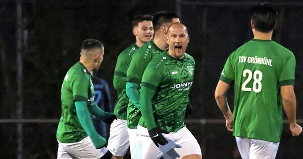 Grünbühler Pokal-Matchwinner: Daniel Schick beim Torjubel.
