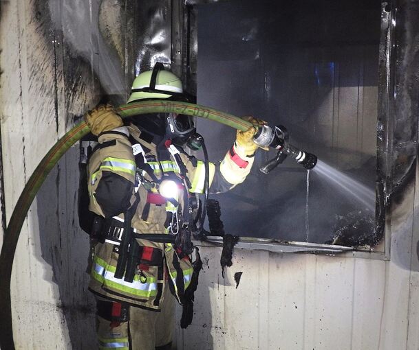 Gegen 19.30 Uhr hatte die Feuerwehr den Brand unter Kontrolle.