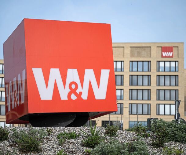 Wegen eines deutlich günstigeren Schadensverlaufs im Versicherungsgeschäft hat der Finanzkonzern Wüstenrot & Württembergische (W&W) seinen Gewinn wie erwartet deutlich gesteigert.