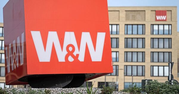 Wegen eines deutlich günstigeren Schadensverlaufs im Versicherungsgeschäft hat der Finanzkonzern Wüstenrot & Württembergische (W&W) seinen Gewinn wie erwartet deutlich gesteigert.