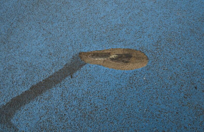 Loch in Fahrradbrücke in Tübingen Loch in Fahrradbrücke in Tübingen