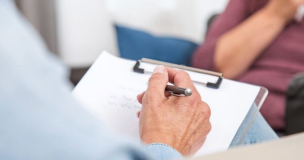Für Kassenpatienten ist es bereits jetzt schwer, einen Therapieplatz zu bekommen. (Symbolbild)