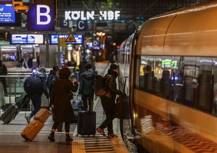 Nach Sperrung: Zugverkehr im Kölner Hauptbahnhof wieder frei Nach Sperrung: Zugverkehr im Kölner Hauptbahnhof wieder frei