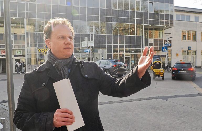 Oberbürgermeister Matthias Knecht kennt die Probleme rund um den Bahnhof. In seinem heutigen Erscheinungsbild eigne sich der Bahnhof nicht als Visitenkarte der Stadt, der er eine hohe Lebensqualität und Aufenthaltsqualität bescheinigt.
