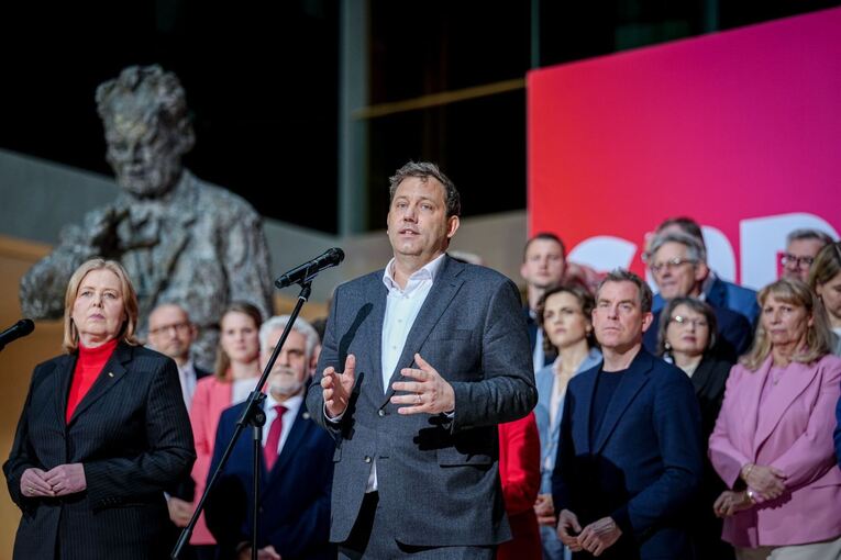 Sondersitzung des SPD-Präsidiums zur Reformagenda Sondersitzung des SPD-Präsidiums zur Reformagenda