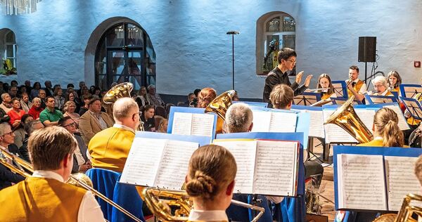 Die Stadtkapelle Besigheim begeistert mit Filmmusik das Publikum in der Alten Kelter.