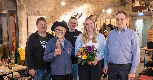 Madlene Kühnle-Eberle freut sich über die unerwarteten Geschenke.