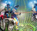 Die Motorradfahrer im „Globe of Death“.