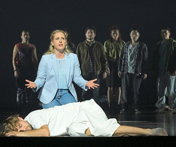 Regisseurin Pascale-Sabine Chevroton inszeniert die bekannte „Rockoper“ in Heilbronn - unter anderem mit Valerie Gels und Gunnar Frietsch auf der Bühne.