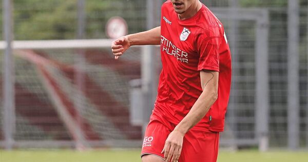 Auch im hohen Fußballeralter einer der Besten: Löchgaus Routinier Peter Wiens.