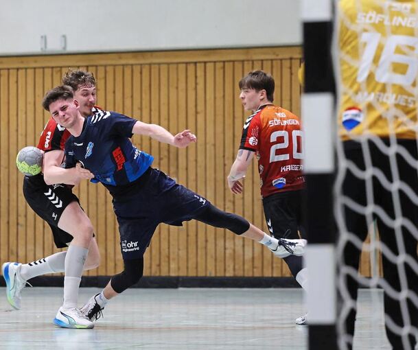 Überragend: Henri Haug (Mitte) ist nur schwer zu stoppen.