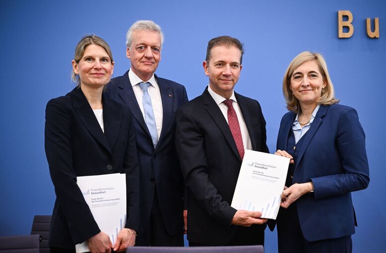 Pressekonferenz von Bundesgesundheitsministerin Warken