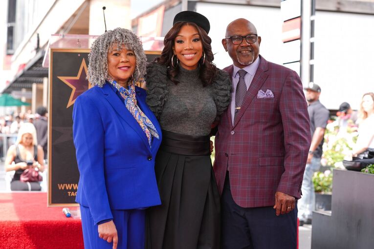 Brandy bekommt Stern auf dem Walk of Fame Brandy bekommt Stern auf dem Walk of Fame