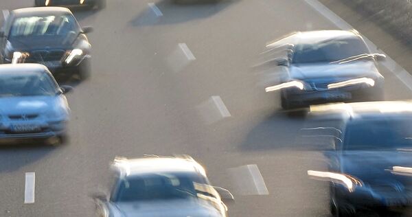 Ist der Seitenstreifen gesperrt, darf darauf nicht gefahren werden.