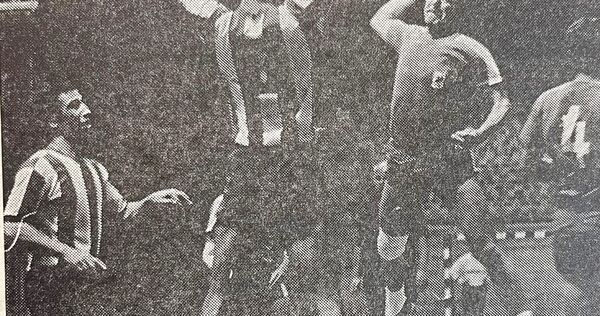 Kraftvoller Wurf: Manfred Krautt 1971 beim Wurf im Oßweiler Trikot.