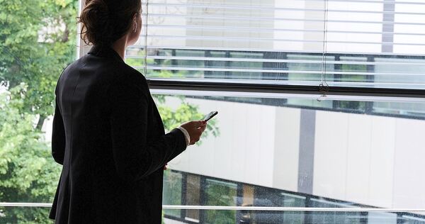 Teamkonflikte, schlechter Stil, psychischer Druck. Wenn die Führungsebene eines Unternehmens so agiert, leiden die Mitarbeiterinnen und Mitarbeiter.