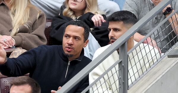 Häufig als Gast in der MHP-Arena: Riesen-Urgestein David McCray (links)