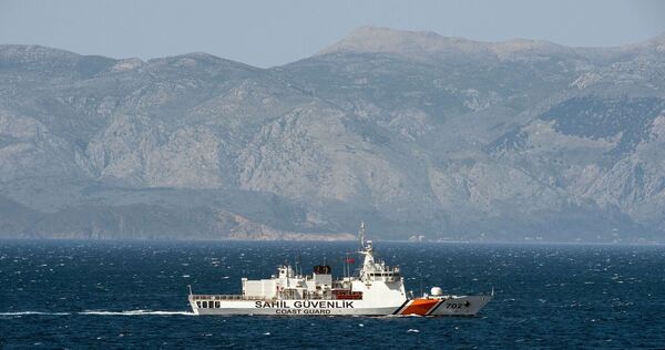 Schiff der Türkischen Küstenwache in der Ägäis