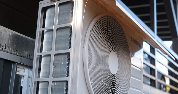 Eine Wärmepumpe in einem privaten Einfamilienhaus.