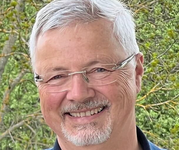 Erik Fischer ist Mitinhaber des Ingenieurbüros Kurz und Fischer mit Hauptsitz in Winnenden. Er ist Sachverständiger für Bauphysik und Energieberater.