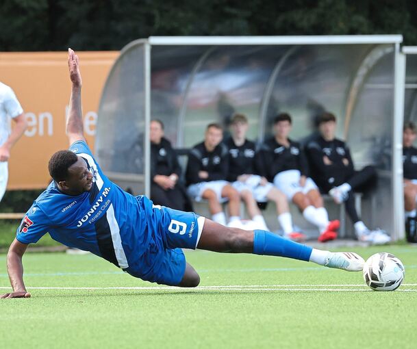 Kann die Balle mit seiner Erfahrung festmachen: Bissingens Onesi Kuengienda.