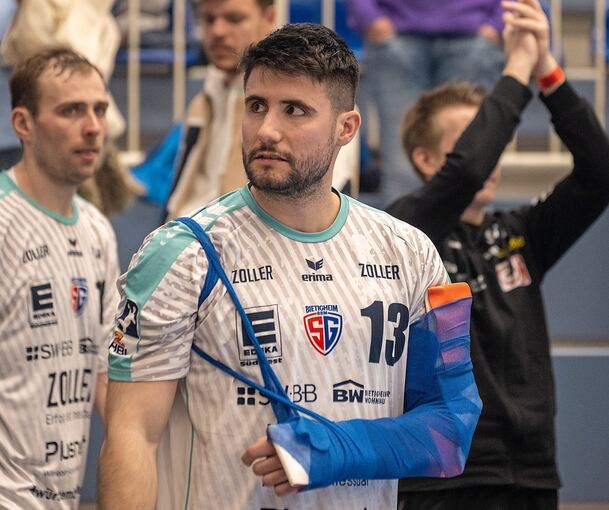 Dick einbandagiert: Juan de la Peña.