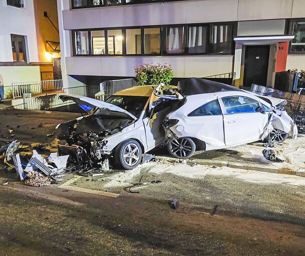 Insgesamt wurden bei dem Unfall fünf Autos beschädigt.