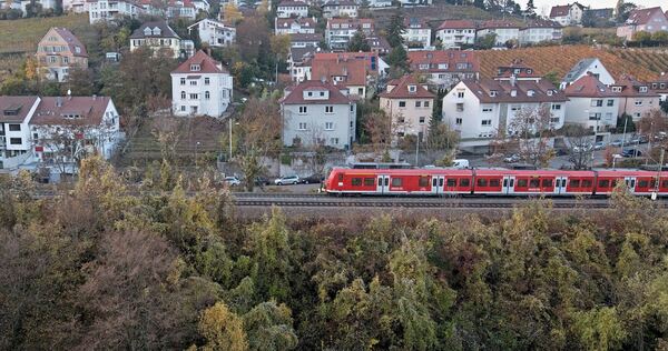 Die neue S7 führt nach dem Pragtunnel über die malerische Panoramabahnstrecke nach Vaihingen, ähnlich wie während der ersten Sperrungen der Stammstrecke in den Sommerferien.
