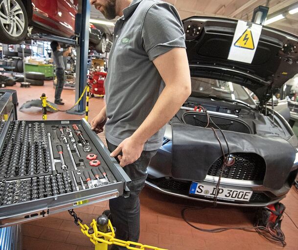 Ist die Reparatur auch wirklich nötig? Eine unseriöse Autowerkstatt kann Autofahrer teuer zu stehen kommen.