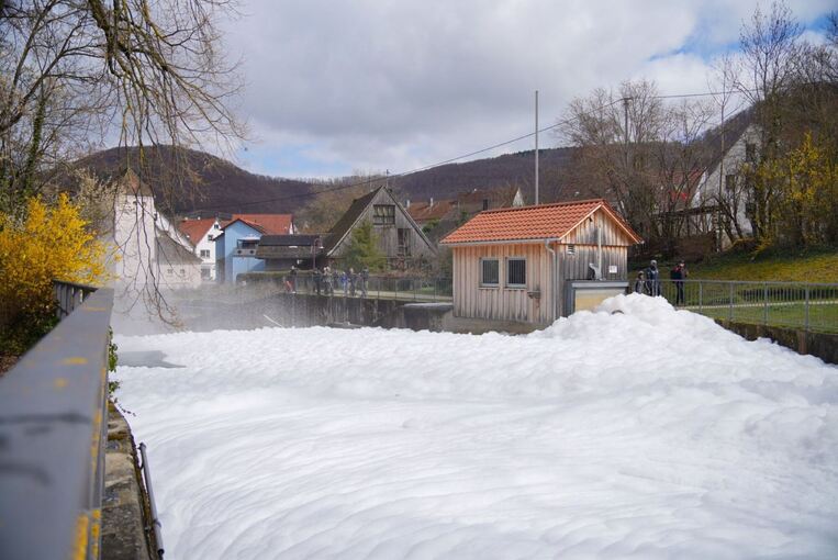 Lastwagen verliert Reiniger zur Seifenherstellung