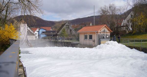 Lastwagen verliert Reiniger zur Seifenherstellung