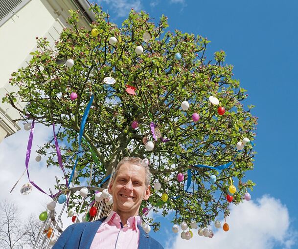 Für Pfarrer Stephan Seiler-Thies gehören Gottesdienste und Glaube genauso zu Ostern wie Ostereier und Hasen.