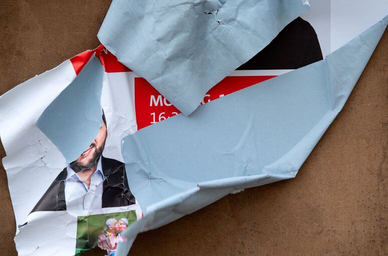 Zerstörte Wahlwerbung