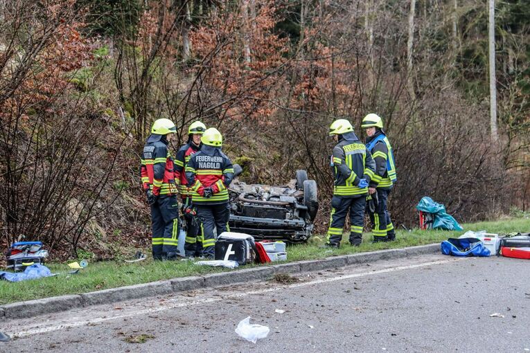 Zwei junge Frauen nach Unfall in Lebensgefahr