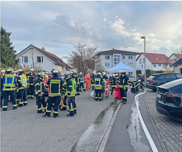 Etwa 140 Feuerwehrleute aus dem gesamten Landkreis waren im Einsatz.