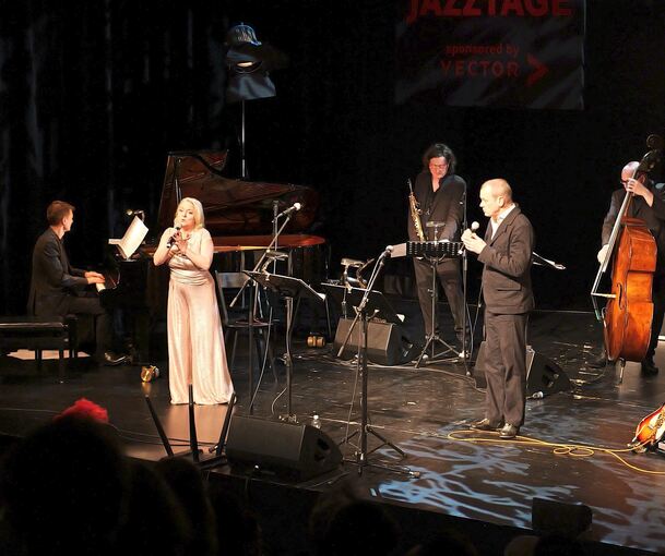 Für den Brecht/Weill-Abend „Youkali“ im Theaterhaus haben sich der Staatsoperntenor und Kammersänger Matthias Klink und seine Frau, die Sopranistin Natalie Karl, mit dem Magnus Mehl Quartett zusammengetan.