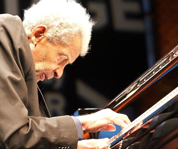 Eine Legende am Ostermontag: Ibrahim Abdullah bei einem 35-minütigen, in sich gekehrten Bewusstseinsstrom.