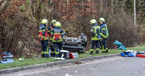 Zwei junge Frauen nach Unfall in Lebensgefahr
