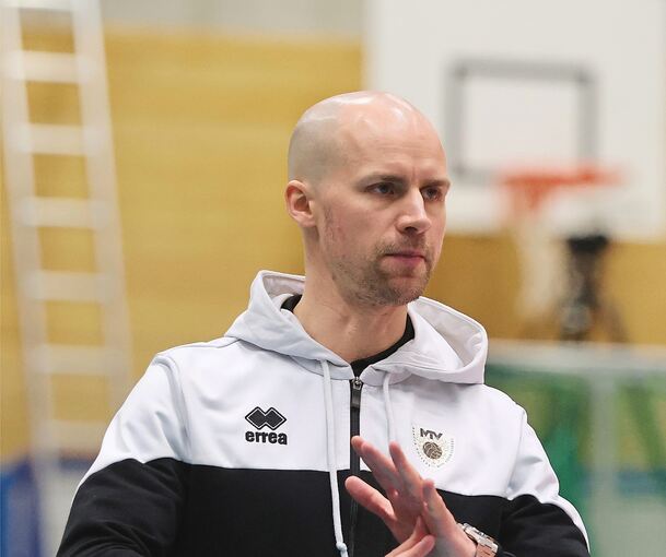 „Großartige Saison“, sagt Coach Hasse Mattila dem letzten Spiel.