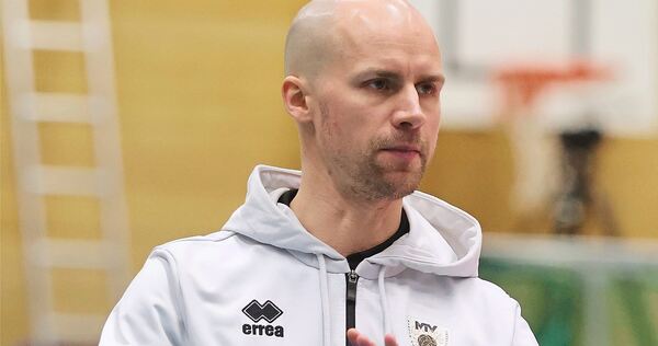 „Großartige Saison“, sagt Coach Hasse Mattila dem letzten Spiel.