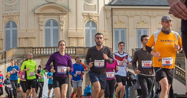 Solitudelauf in Gerlingen: Sport vor historischer Kulisse. Solitudelauf in Gerlingen: Sport vor historischer Kulisse.