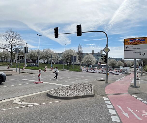 Seit Mittwoch sind die Ampeln an der Kreuzung bei Hofmeister außer Betrieb, und die Verkehrsschilder werden von vielen Fahrern offenbar ignoriert.