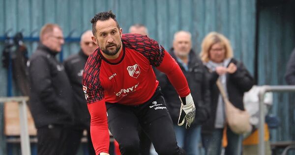 Nach insgesamt 30 Jahren bei Nullacht auf Abschiedstour: Keeper-Routinier Sven Burkhardt. Nach insgesamt 30 Jahren bei Nullacht auf Abschiedstour: Keeper-Routinier Sven Burkhardt.