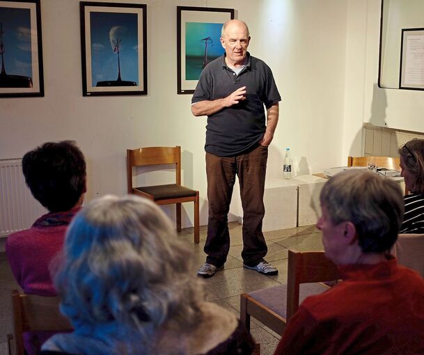 Andreas Zumach spricht in seinem Vortrag über die Zukunft der Uno.