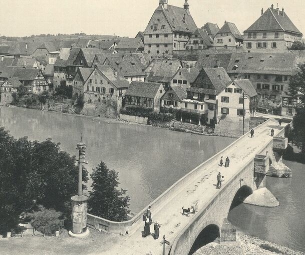 Die Enzbrücke in Besigheim, hier auf einer Aufnahme unbekannten Datums, wurde in der Nacht vom 7. auf den 8. April 1945 von deutschen Truppen gesprengt.
