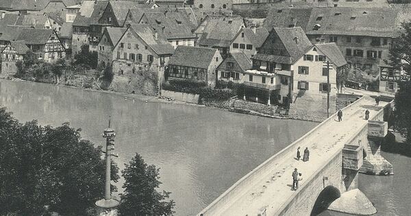 Die Enzbrücke in Besigheim, hier auf einer Aufnahme unbekannten Datums, wurde in der Nacht vom 7. auf den 8. April 1945 von deut Die Enzbrücke in Besigheim, hier auf einer Aufnahme unbekannten Datums, wurde in der Nacht vom 7. auf den 8. April 1945 von deutschen Truppen gesprengt.